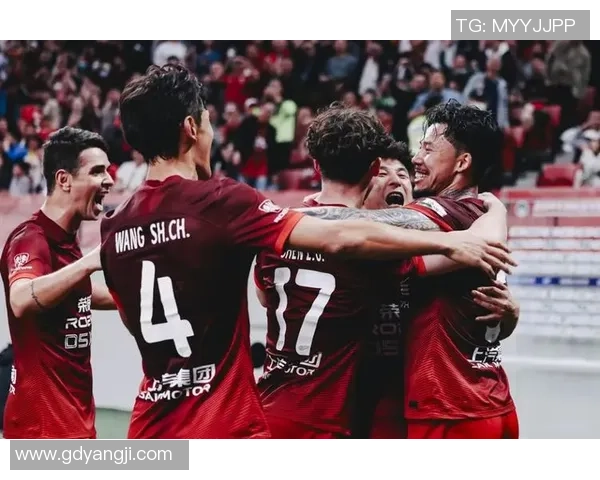 上海足球队个人能力提升的热议与未来发展探讨 上海足球队个人能力提升的热议与未来发展探讨