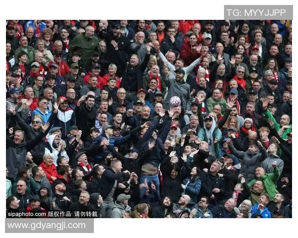 足球巨星归来主场激情对决球迷热情高涨期待精彩时刻 足球巨星归来主场激情对决球迷热情高涨期待精彩时刻