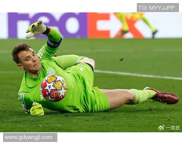 足球明星赛前穿搭揭秘时尚风潮引领球场魅力与个性展示 足球明星赛前穿搭揭秘时尚风潮引领球场魅力与个性展示